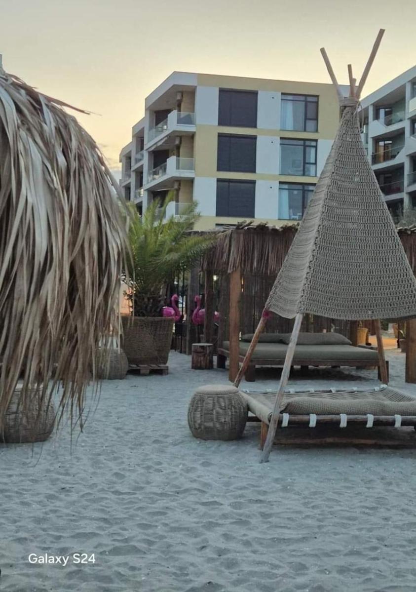 Constantinos Apartment Mamaia Nord Năvodari Eksteriør billede